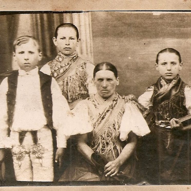old-ancestry-photo old-ancestry-photo